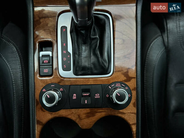 Фольксваген Туарег 2010 в Хмельницком на Automoto.ua Серый Фольксваген Туарег, объемом двигателя 2.97 л и пробегом 317 тыс. км за 15500 $, фото 66 на Automoto.ua