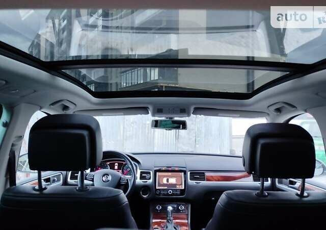 Серый Фольксваген Туарег, объемом двигателя 3 л и пробегом 259 тыс. км за 17000 $, фото 12 на Automoto.ua