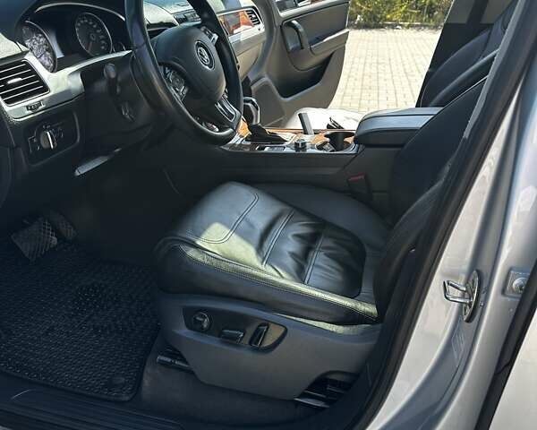 Фольксваген Туарег 2010 в Краматорске на Automoto.ua Серый Фольксваген Туарег, объемом двигателя 3 л и пробегом 310 тыс. км за 18000 $, фото 15 на Automoto.ua