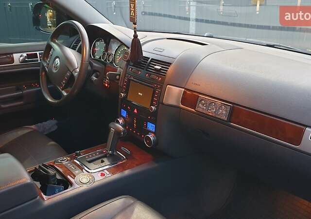 Серый Фольксваген Туарег, объемом двигателя 3 л и пробегом 225 тыс. км за 16900 $, фото 38 на Automoto.ua