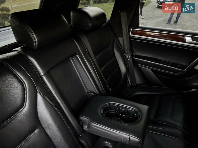 Фольксваген Туарег 2010 в Хмельницком на Automoto.ua Серый Фольксваген Туарег, объемом двигателя 2.97 л и пробегом 317 тыс. км за 15500 $, фото 81 на Automoto.ua