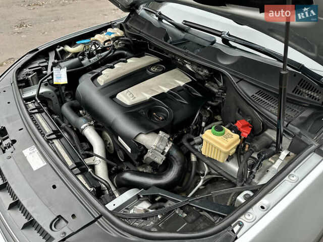 Сірий Фольксваген Туарег, об'ємом двигуна 2.97 л та пробігом 318 тис. км за 17600 $, фото 26 на Automoto.ua