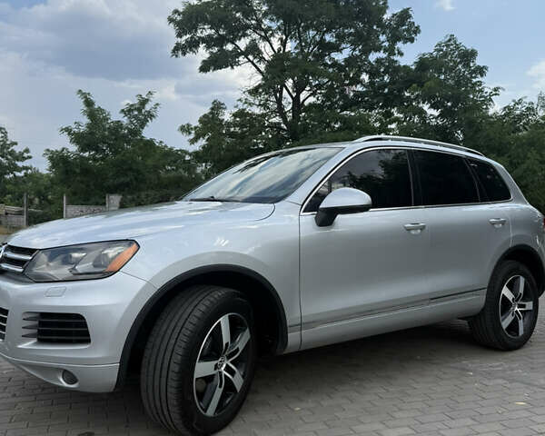 Сірий Фольксваген Туарег, об'ємом двигуна 2.97 л та пробігом 260 тис. км за 17999 $, фото 9 на Automoto.ua