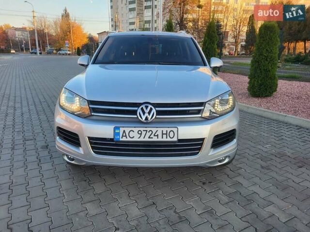 Серый Фольксваген Туарег, объемом двигателя 3 л и пробегом 310 тыс. км за 18500 $, фото 2 на Automoto.ua