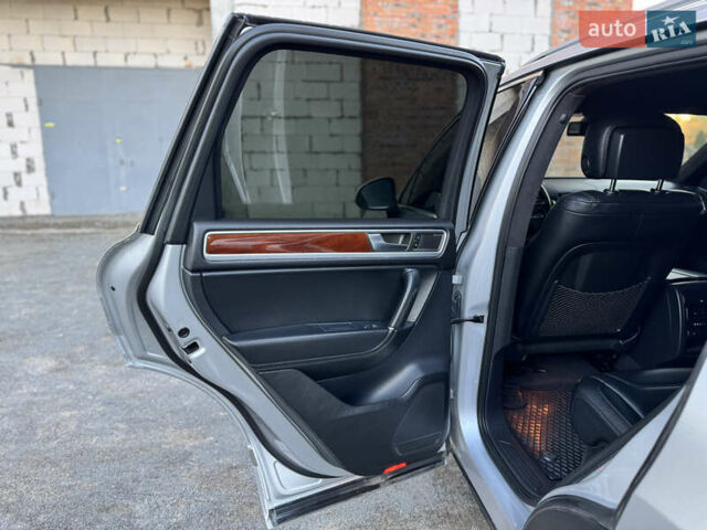 Фольксваген Туарег 2010 в Хмельницком на Automoto.ua Серый Фольксваген Туарег, объемом двигателя 2.97 л и пробегом 317 тыс. км за 15500 $, фото 53 на Automoto.ua