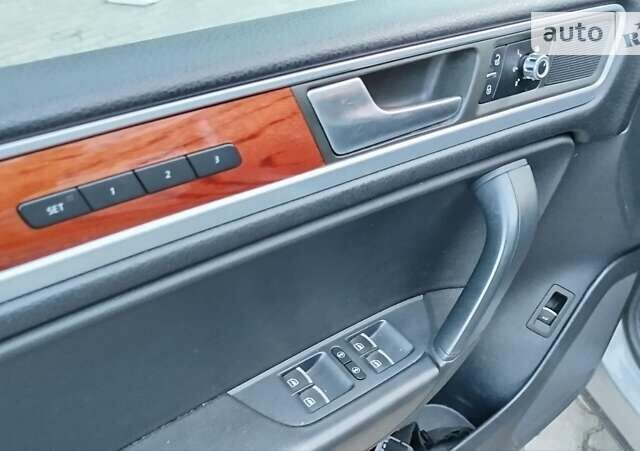 Серый Фольксваген Туарег, объемом двигателя 3 л и пробегом 259 тыс. км за 17000 $, фото 14 на Automoto.ua