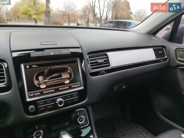 Сірий Фольксваген Туарег, об'ємом двигуна 3 л та пробігом 250 тис. км за 14500 $, фото 23 на Automoto.ua