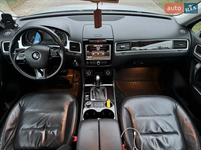 Серый Фольксваген Туарег, объемом двигателя 2.97 л и пробегом 360 тыс. км за 15300 $, фото 16 на Automoto.ua