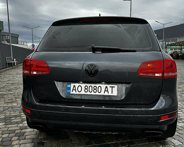 Серый Фольксваген Туарег, объемом двигателя 2.97 л и пробегом 314 тыс. км за 17600 $, фото 3 на Automoto.ua