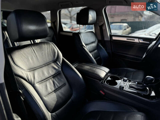 Сірий Фольксваген Туарег, об'ємом двигуна 3 л та пробігом 218 тис. км за 15700 $, фото 29 на Automoto.ua