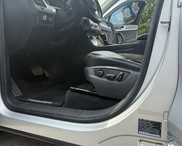 Сірий Фольксваген Туарег, об'ємом двигуна 2.97 л та пробігом 260 тис. км за 17999 $, фото 39 на Automoto.ua