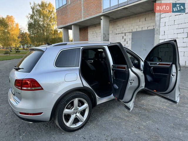 Фольксваген Туарег 2010 в Хмельницком на Automoto.ua Серый Фольксваген Туарег, объемом двигателя 2.97 л и пробегом 317 тыс. км за 15500 $, фото 80 на Automoto.ua