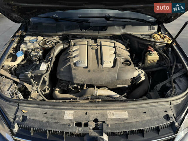 Сірий Фольксваген Туарег, об'ємом двигуна 3 л та пробігом 218 тис. км за 15700 $, фото 31 на Automoto.ua
