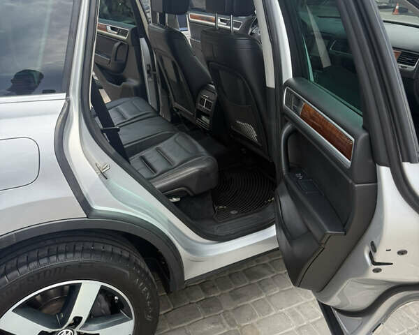 Сірий Фольксваген Туарег, об'ємом двигуна 2.97 л та пробігом 260 тис. км за 17999 $, фото 34 на Automoto.ua