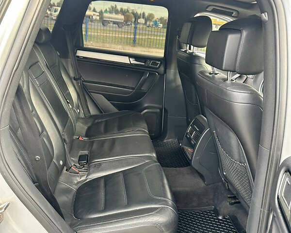 Фольксваген Туарег 2010 в Ковель на Automoto.ua Серый Фольксваген Туарег, объемом двигателя 2.97 л и пробегом 340 тыс. км за 19599 $, фото 8 на Automoto.ua