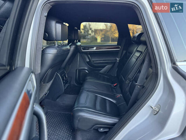 Фольксваген Туарег 2010 в Хмельницком на Automoto.ua Серый Фольксваген Туарег, объемом двигателя 2.97 л и пробегом 317 тыс. км за 15500 $, фото 55 на Automoto.ua