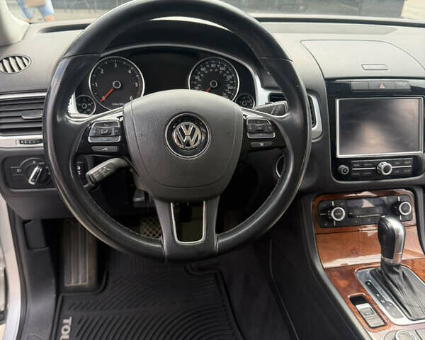 Сірий Фольксваген Туарег, об'ємом двигуна 2.97 л та пробігом 260 тис. км за 17999 $, фото 43 на Automoto.ua