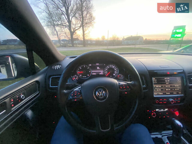 Сірий Фольксваген Туарег, об'ємом двигуна 2.97 л та пробігом 260 тис. км за 14000 $, фото 15 на Automoto.ua