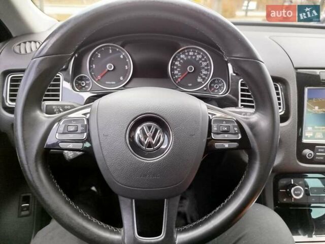 Сірий Фольксваген Туарег, об'ємом двигуна 3 л та пробігом 250 тис. км за 14500 $, фото 25 на Automoto.ua