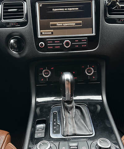 Серый Фольксваген Туарег, объемом двигателя 2.97 л и пробегом 314 тыс. км за 17600 $, фото 9 на Automoto.ua