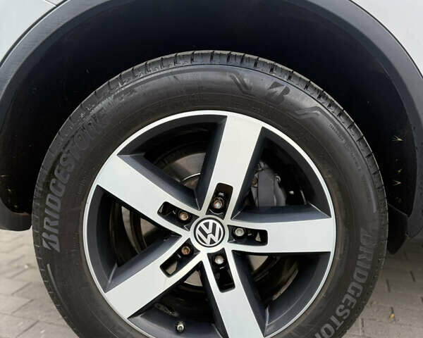 Сірий Фольксваген Туарег, об'ємом двигуна 2.97 л та пробігом 260 тис. км за 17999 $, фото 25 на Automoto.ua