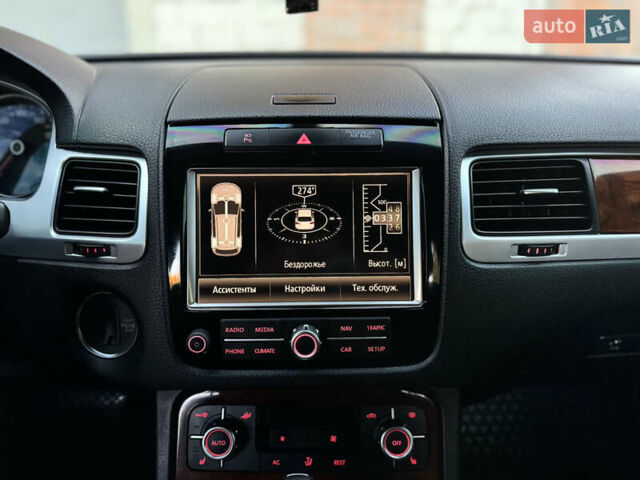 Фольксваген Туарег 2010 в Хмельницком на Automoto.ua Серый Фольксваген Туарег, объемом двигателя 2.97 л и пробегом 317 тыс. км за 15500 $, фото 48 на Automoto.ua