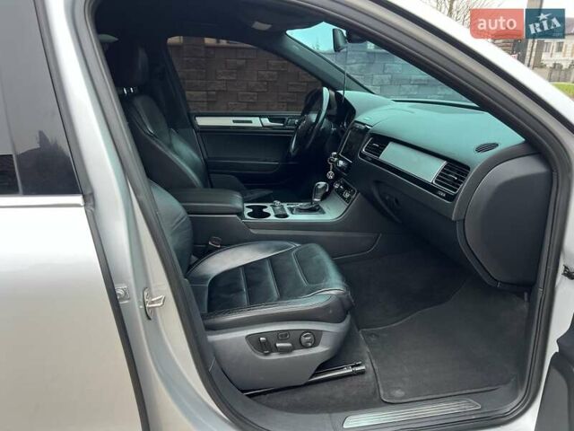 Серый Фольксваген Туарег, объемом двигателя 3 л и пробегом 298 тыс. км за 15500 $, фото 24 на Automoto.ua