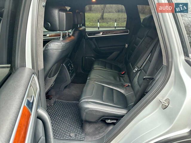 Сірий Фольксваген Туарег, об'ємом двигуна 2.97 л та пробігом 318 тис. км за 17600 $, фото 22 на Automoto.ua