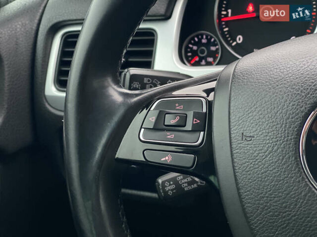 Серый Фольксваген Туарег, объемом двигателя 2.97 л и пробегом 311 тыс. км за 17300 $, фото 100 на Automoto.ua