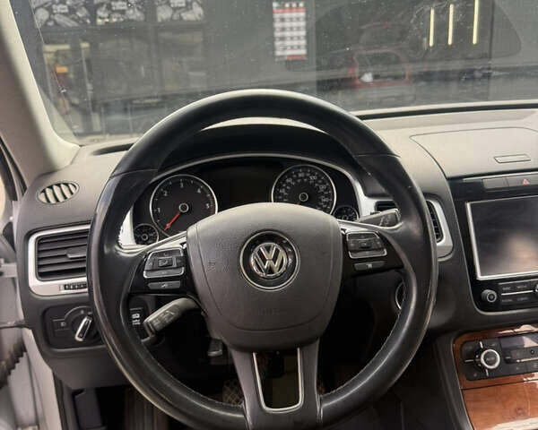 Сірий Фольксваген Туарег, об'ємом двигуна 2.97 л та пробігом 260 тис. км за 17999 $, фото 42 на Automoto.ua