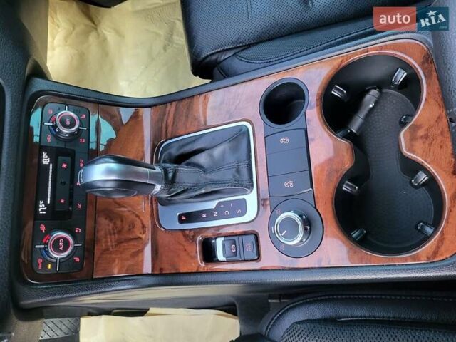 Серый Фольксваген Туарег, объемом двигателя 3 л и пробегом 310 тыс. км за 18500 $, фото 41 на Automoto.ua