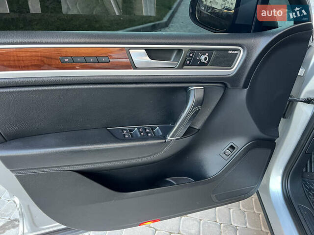 Серый Фольксваген Туарег, объемом двигателя 3 л и пробегом 317 тыс. км за 16499 $, фото 28 на Automoto.ua