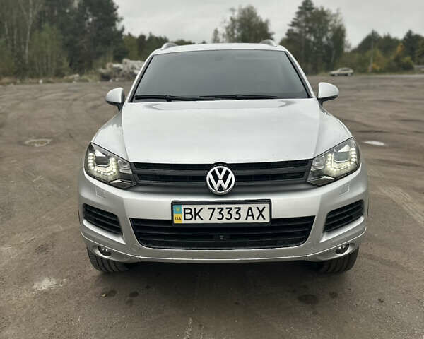 Сірий Фольксваген Туарег, об'ємом двигуна 2.97 л та пробігом 200 тис. км за 15500 $, фото 1 на Automoto.ua