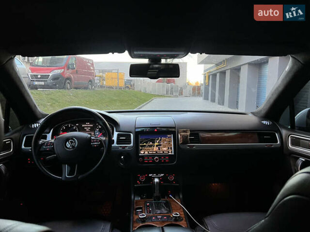 Серый Фольксваген Туарег, объемом двигателя 3 л и пробегом 317 тыс. км за 16499 $, фото 46 на Automoto.ua