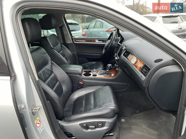 Серый Фольксваген Туарег, объемом двигателя 2.97 л и пробегом 311 тыс. км за 17300 $, фото 58 на Automoto.ua