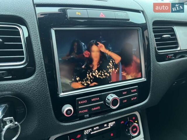 Серый Фольксваген Туарег, объемом двигателя 3 л и пробегом 298 тыс. км за 15500 $, фото 36 на Automoto.ua