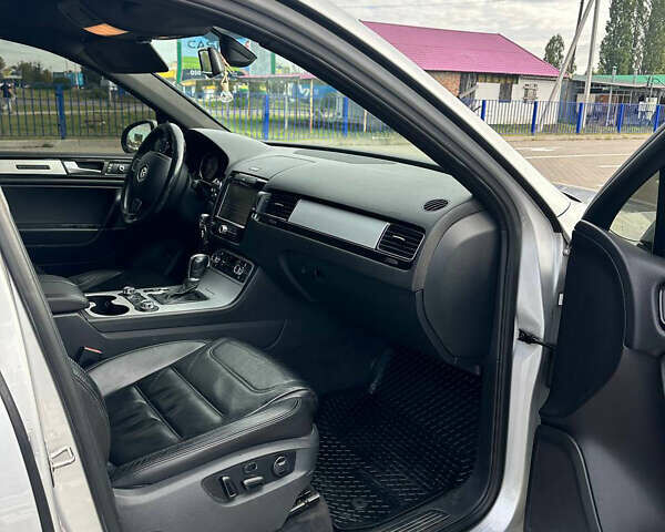 Фольксваген Туарег 2010 в Ковель на Automoto.ua Серый Фольксваген Туарег, объемом двигателя 2.97 л и пробегом 340 тыс. км за 19599 $, фото 6 на Automoto.ua