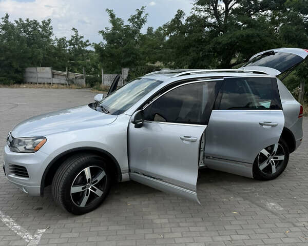 Сірий Фольксваген Туарег, об'ємом двигуна 2.97 л та пробігом 260 тис. км за 17999 $, фото 5 на Automoto.ua