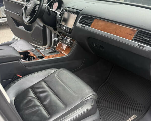 Сірий Фольксваген Туарег, об'ємом двигуна 2.97 л та пробігом 260 тис. км за 17999 $, фото 26 на Automoto.ua