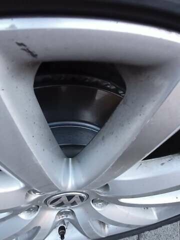 Серый Фольксваген Туарег, объемом двигателя 2.97 л и пробегом 301 тыс. км за 13500 $, фото 22 на Automoto.ua