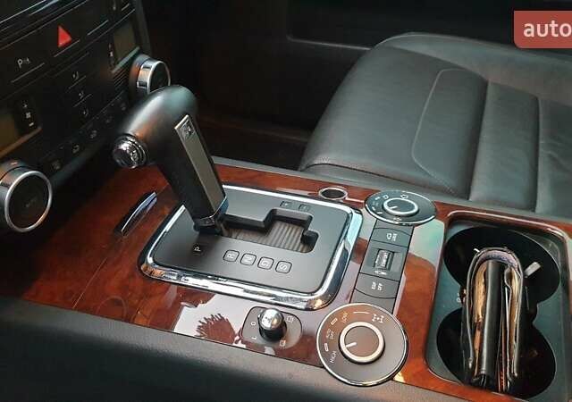 Серый Фольксваген Туарег, объемом двигателя 3 л и пробегом 225 тыс. км за 16900 $, фото 7 на Automoto.ua