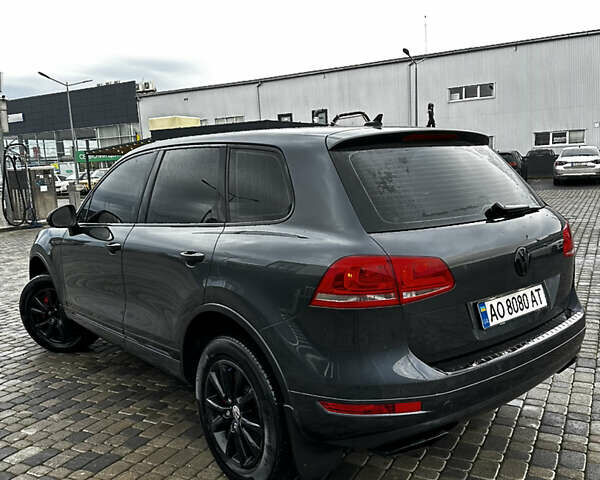 Серый Фольксваген Туарег, объемом двигателя 2.97 л и пробегом 314 тыс. км за 17600 $, фото 2 на Automoto.ua