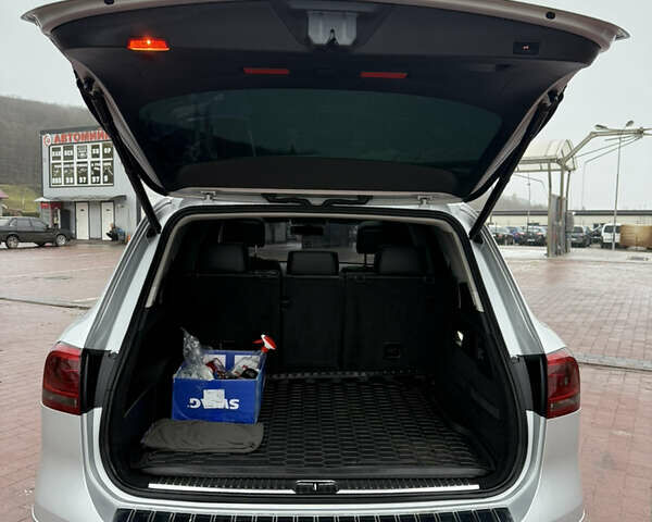 Серый Фольксваген Туарег, объемом двигателя 2.97 л и пробегом 210 тыс. км за 17499 $, фото 17 на Automoto.ua