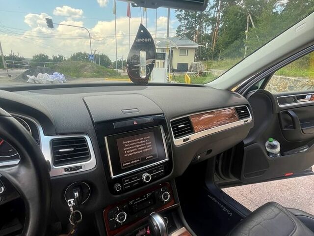 Серый Фольксваген Туарег, объемом двигателя 3 л и пробегом 239 тыс. км за 20000 $, фото 5 на Automoto.ua