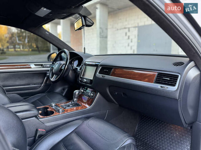 Фольксваген Туарег 2010 в Хмельницком на Automoto.ua Серый Фольксваген Туарег, объемом двигателя 2.97 л и пробегом 317 тыс. км за 15500 $, фото 73 на Automoto.ua