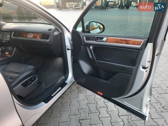 Серый Фольксваген Туарег, объемом двигателя 3 л и пробегом 310 тыс. км за 18500 $, фото 43 на Automoto.ua