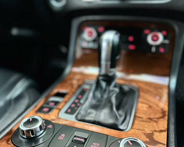 Фольксваген Туарег 2010 в Хмельницком на Automoto.ua Серый Фольксваген Туарег, объемом двигателя 2.97 л и пробегом 317 тыс. км за 15500 $, фото 46 на Automoto.ua