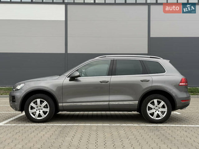 Сірий Фольксваген Туарег, об'ємом двигуна 3 л та пробігом 260 тис. км за 18700 $, фото 16 на Automoto.ua