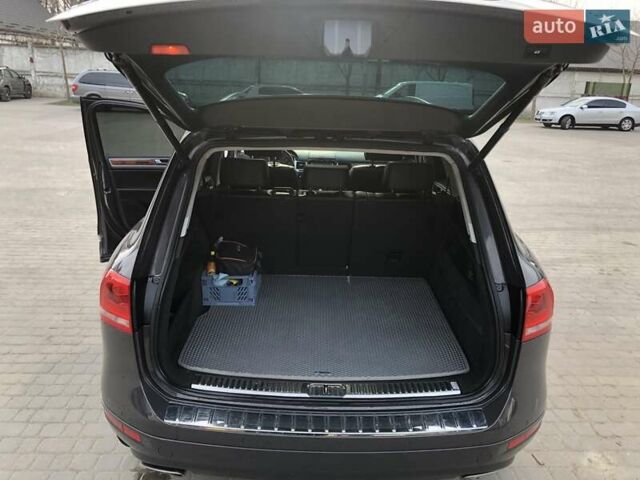 Серый Фольксваген Туарег, объемом двигателя 2.97 л и пробегом 263 тыс. км за 15900 $, фото 44 на Automoto.ua