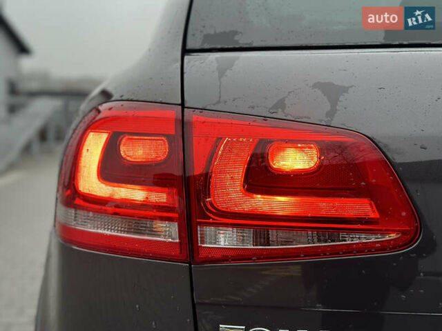 Сірий Фольксваген Туарег, об'ємом двигуна 3 л та пробігом 298 тис. км за 18500 $, фото 28 на Automoto.ua